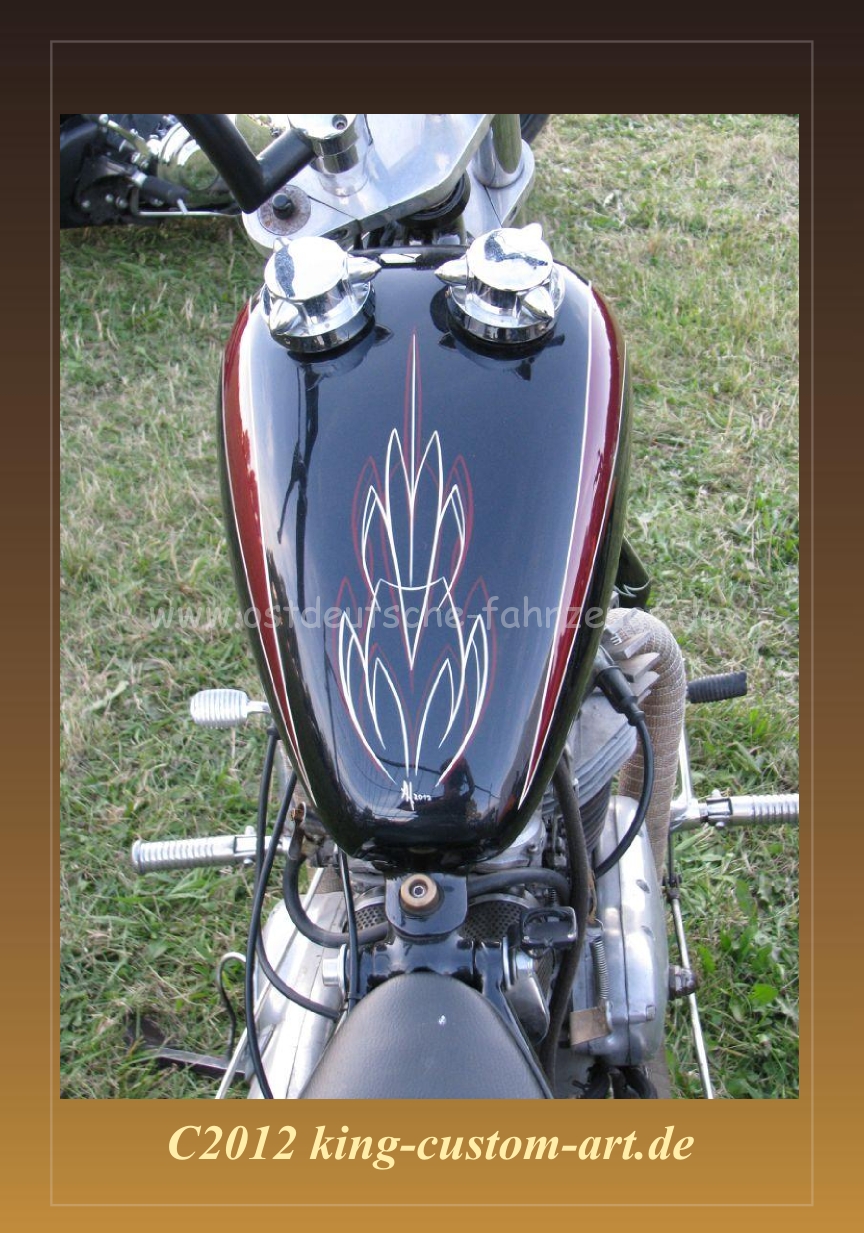 Triumph_Custom_Tank_pinstripe.png