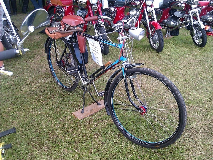 Hier ein Simson MAW, leider nachgepinselt, aber trotzdem schön.