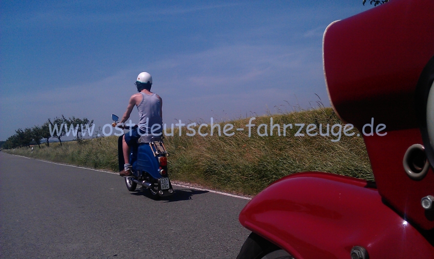 Steffen, Gunnar und ich machen uns am Donnerstag zur Fahrt nach Rudolstadt auf. Die Sonne lacht.