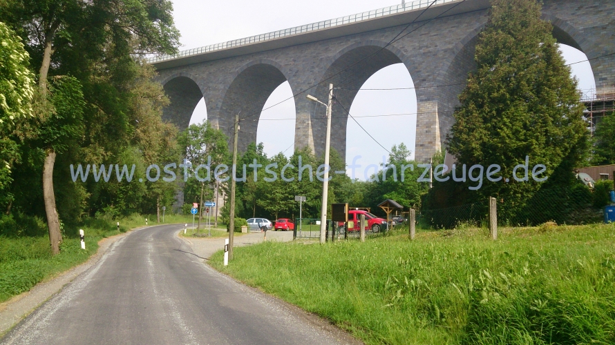 Schöne Brücke am Wegesrand