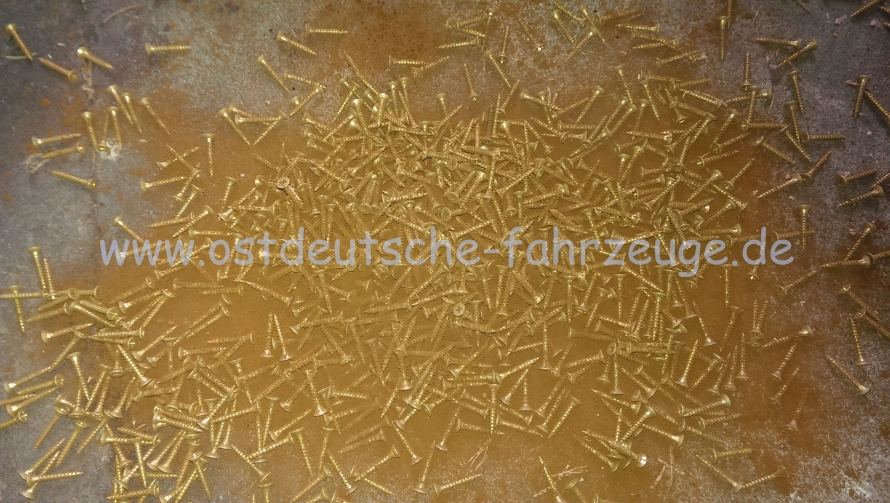 Die Schrauben gingen relativ schwer wieder raus...