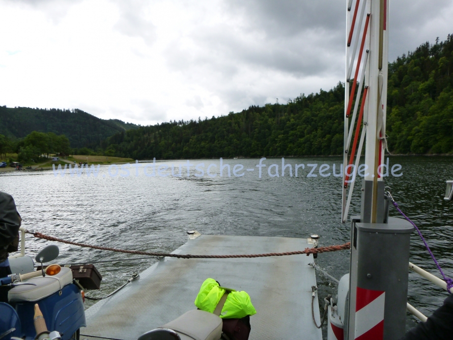 Auf der Fähre über die Saale.