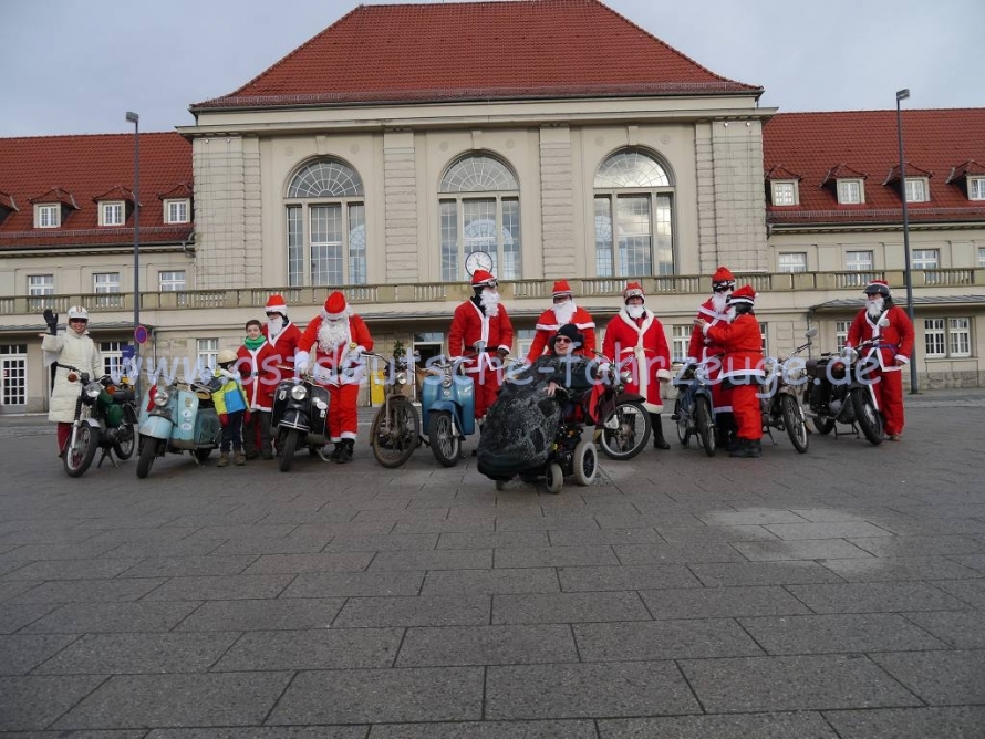 Der Junge im Rollstuhl glaubt nun wieder an den Weihnachtsmann, hat sich riesig gefreut...