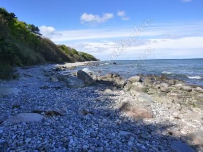 Am nächsten Tag an dem steinigen Strand