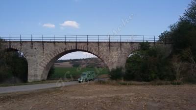 schöne Eisenbahnbrücke